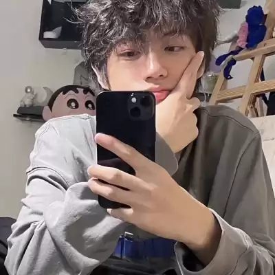 钟由希